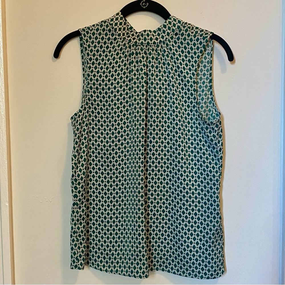 Green Geometric Sleeveless Top with super cute tie neck